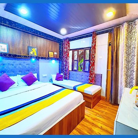 Flattiess ! Hotel Near Mall Road - Open Sitting Area On Terrace With Full Naini Lake View And Mountain Valley View - Wi Fi - Room Service Available - Top Rated Hotel ไนนิตาล ภายนอก รูปภาพ
