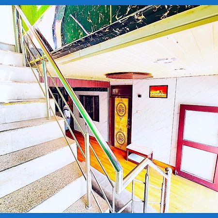 Flattiess ! Hotel Near Mall Road - Open Sitting Area On Terrace With Full Naini Lake View And Mountain Valley View - Wi Fi - Room Service Available - Top Rated Hotel ไนนิตาล ภายนอก รูปภาพ