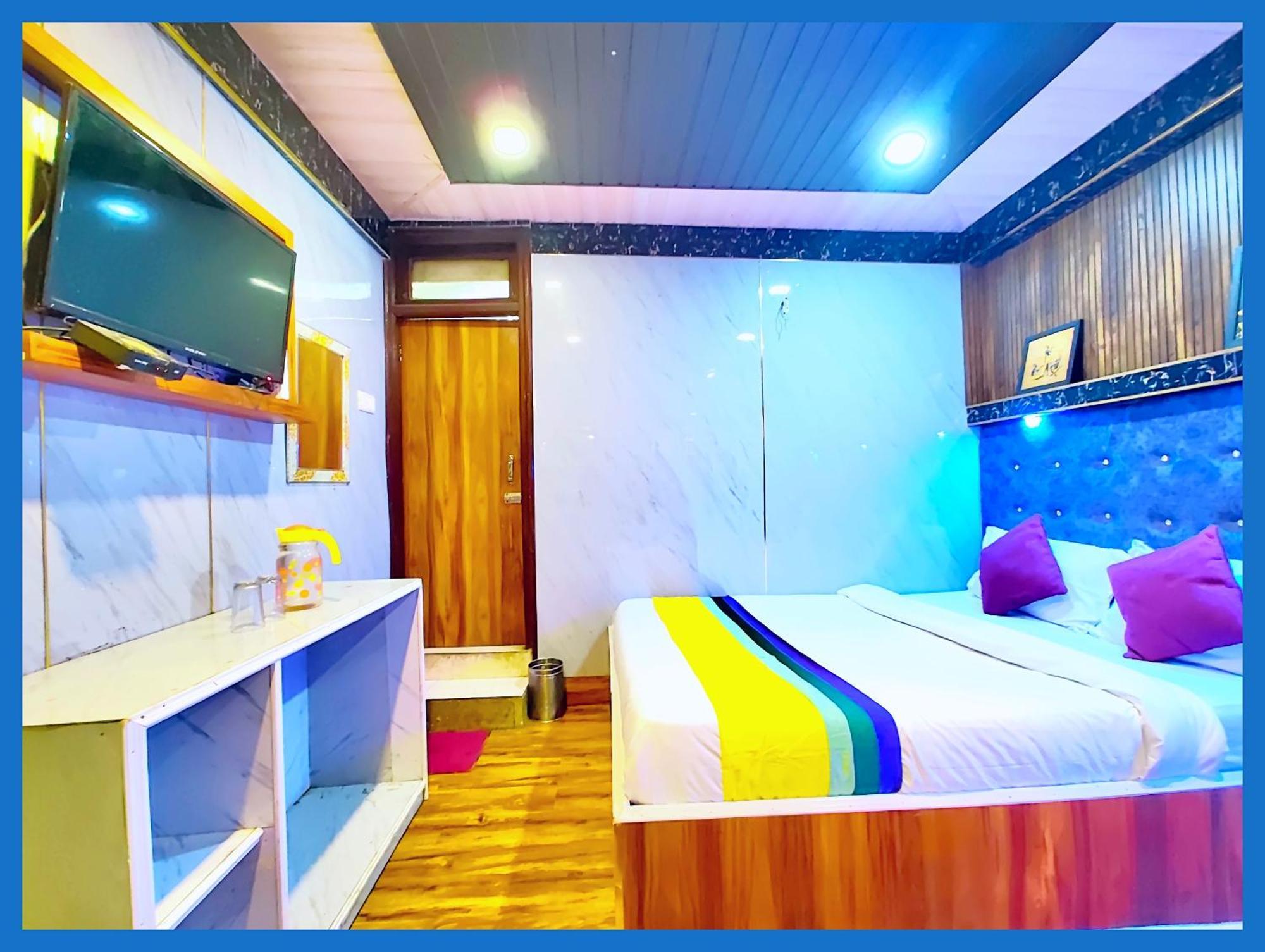 Flattiess ! Hotel Near Mall Road - Open Sitting Area On Terrace With Full Naini Lake View And Mountain Valley View - Wi Fi - Room Service Available - Top Rated Hotel ไนนิตาล ภายนอก รูปภาพ