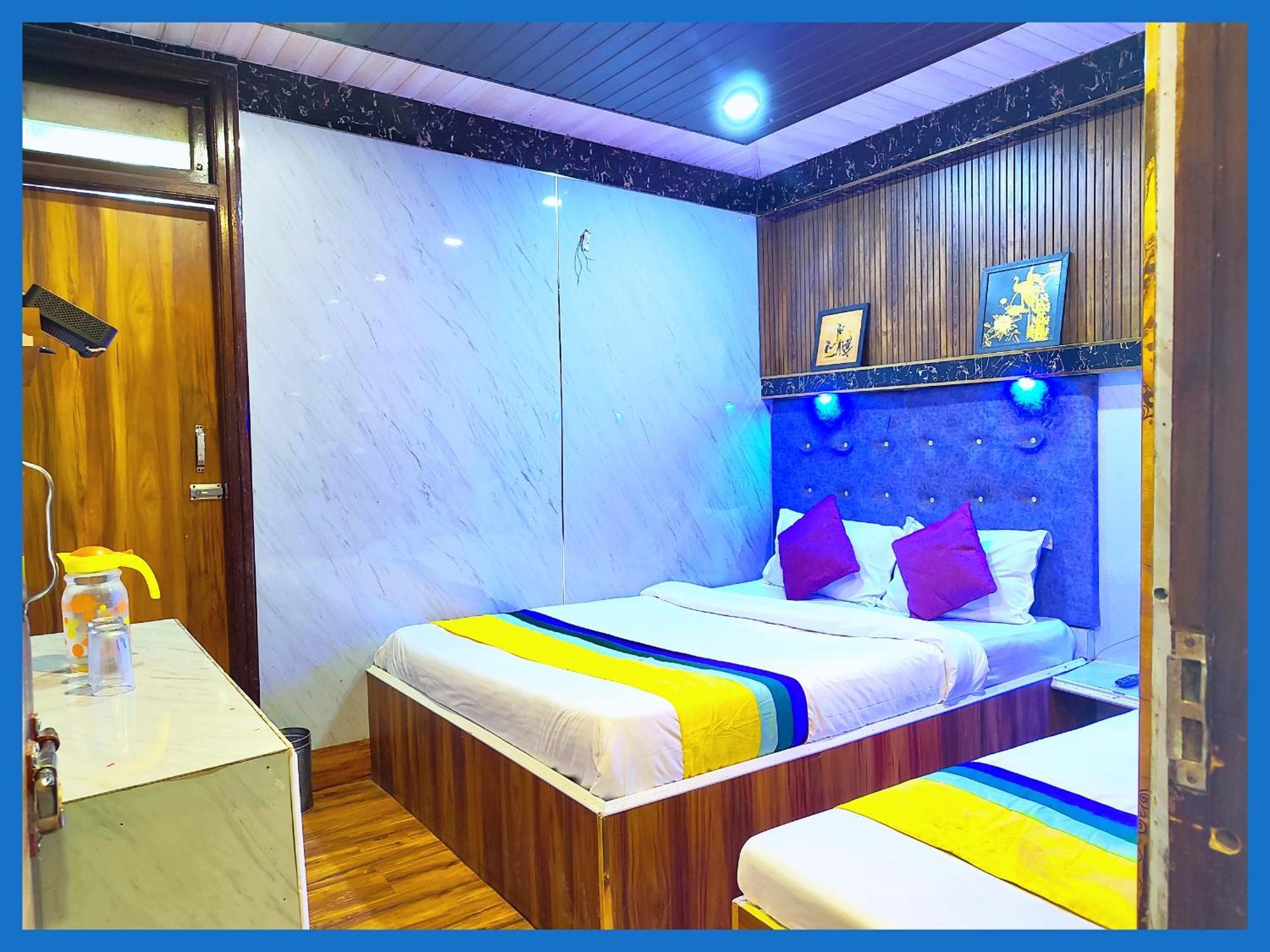 Flattiess ! Hotel Near Mall Road - Open Sitting Area On Terrace With Full Naini Lake View And Mountain Valley View - Wi Fi - Room Service Available - Top Rated Hotel ไนนิตาล ภายนอก รูปภาพ